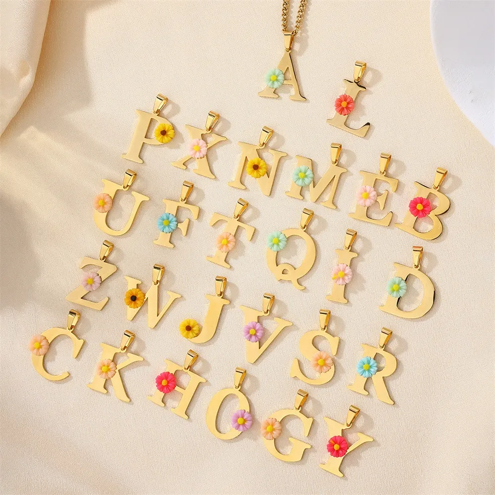 Gepersonaliseerde Daisy initia - Initial Letter Necklace 18K Gold recensie en prijs