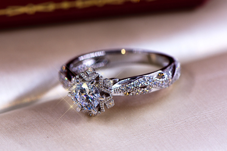 Holle Bloemenster S925 Sterlin - Moissanite Engagement Ring 1 Carat recensie en prijs