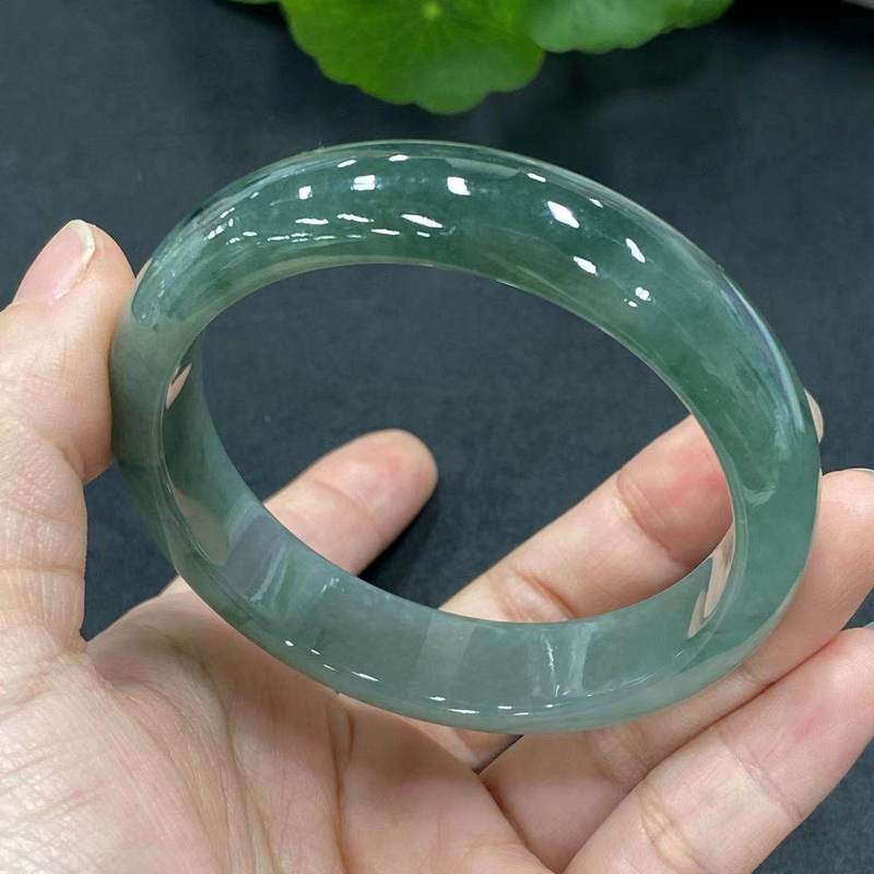 Ijsachtig, olieachtig, groene  - Bracelets recensie en prijs
