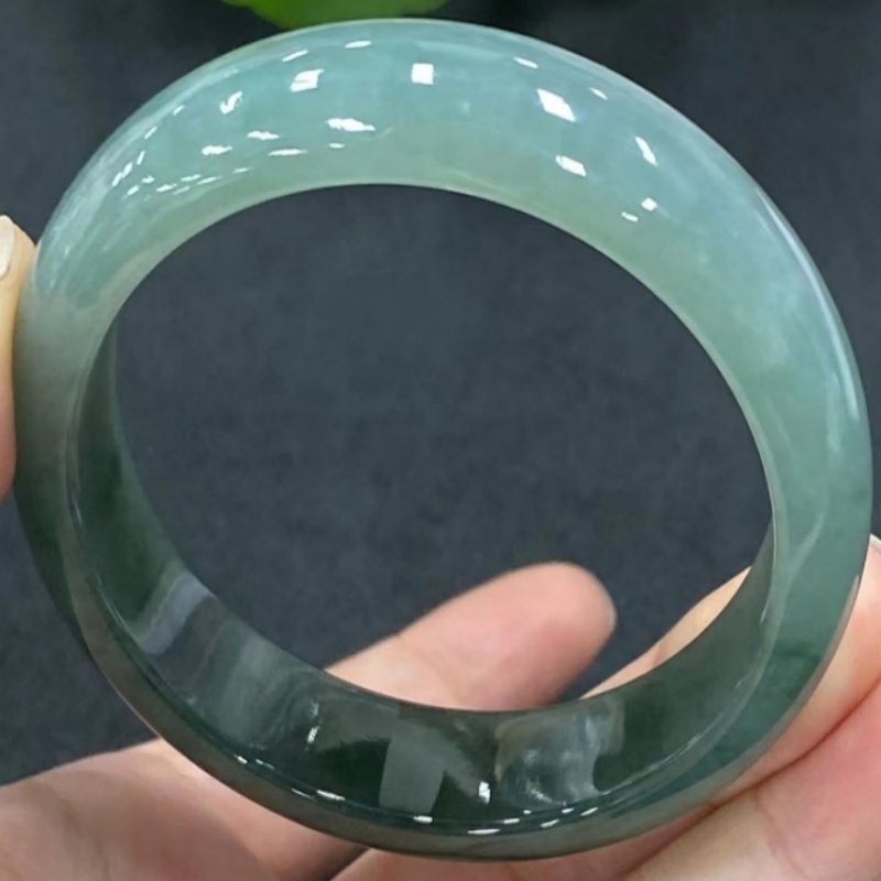 Ijsachtig, olieachtig, groene  - Bracelets recensie en prijs